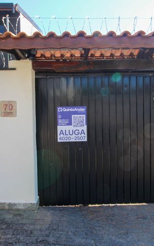 Casa para alugar com 250m², 4 quartos e 5 vagas Casa para alugar com 250m², 4 quartos e 5 vagasFachada