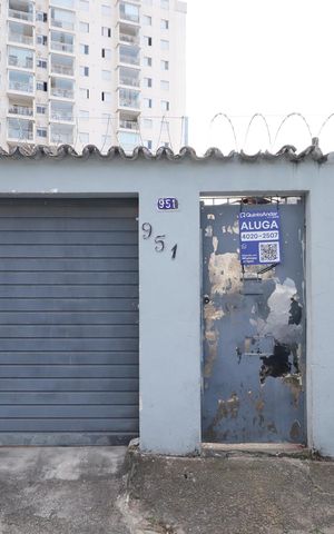 Casa para alugar com 110m², 2 quartos e 4 vagasFachada