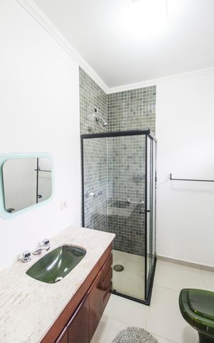 Casa de condomínio para alugar com 380m², 4 quartos e 6 vagas Casa de condomínio para alugar com 380m², 4 quartos e 6 vagasBanheiro da Suíte