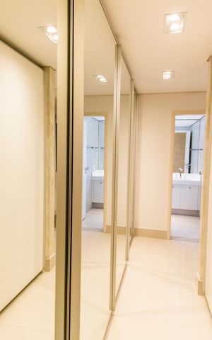 Apartamento à venda com 202m², 3 quartos e 4 vagas Apartamento à venda com 202m², 3 quartos e 4 vagasCloset da suíte