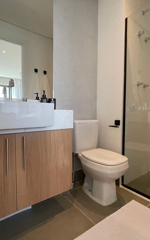 Studio para alugar com 37m², 1 quarto e 1 vaga Studio para alugar com 37m², 1 quarto e 1 vagaBanheiro