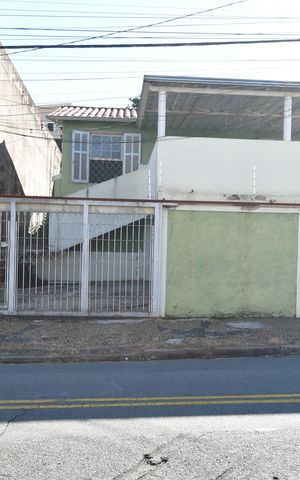 Casa à venda com 350m², 3 quartos e 3 vagasFachada