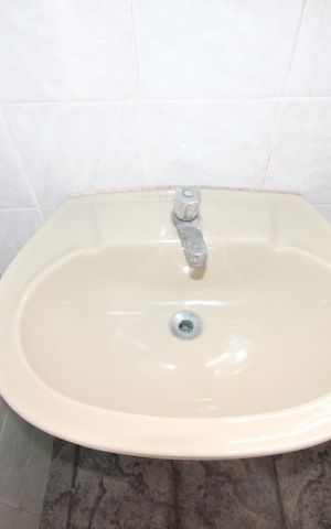 Casa à venda com 180m², 2 quartos e 2 vagasBanheiro