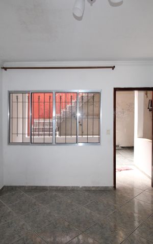 Casa à venda com 180m², 2 quartos e 2 vagasSala