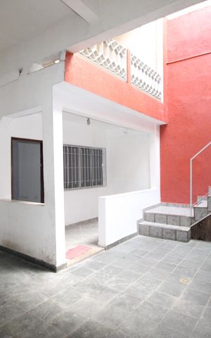 Casa à venda com 180m², 2 quartos e 2 vagasQuintal