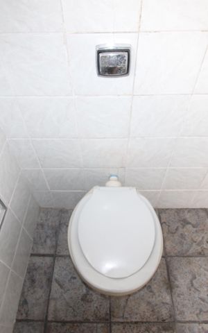 Casa à venda com 180m², 2 quartos e 2 vagasBanheiro