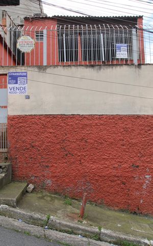 Casa à venda com 180m², 2 quartos e 2 vagasFachada