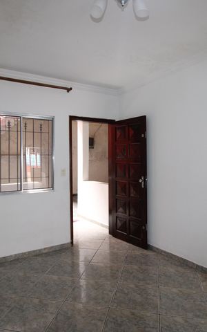 Casa à venda com 180m², 2 quartos e 2 vagasSala