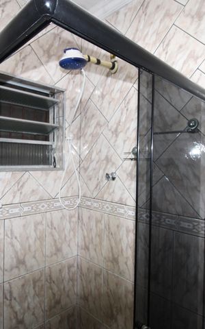 Casa à venda com 180m², 2 quartos e 2 vagasBanheiro