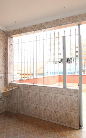 Casa à venda com 180m², 2 quartos e 2 vagasÁrea de Serviço