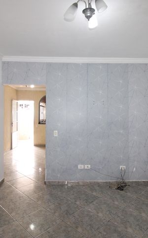 Casa à venda com 180m², 2 quartos e 2 vagasSala