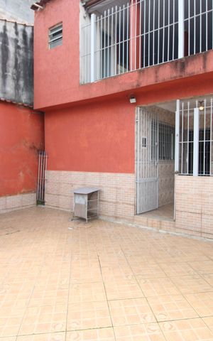 Casa à venda com 180m², 2 quartos e 2 vagasQuintal