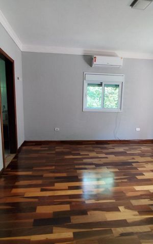 Casa à venda com 550m², 6 quartos e 10 vagas Casa à venda com 550m², 6 quartos e 10 vagasQuarto