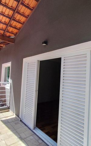 Casa à venda com 550m², 6 quartos e 10 vagas Casa à venda com 550m², 6 quartos e 10 vagasVaranda
