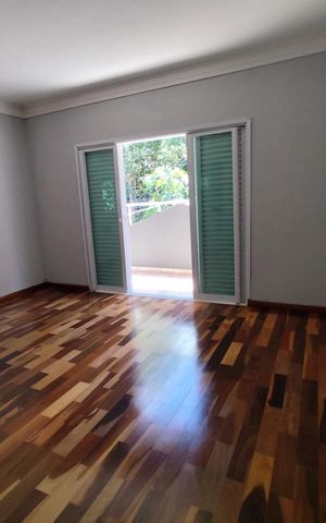 Casa à venda com 550m², 6 quartos e 10 vagas Casa à venda com 550m², 6 quartos e 10 vagasSala