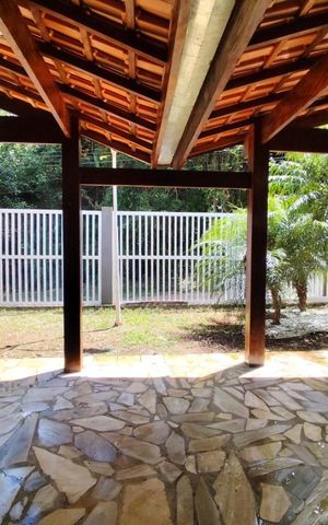 Casa à venda com 550m², 6 quartos e 10 vagas Casa à venda com 550m², 6 quartos e 10 vagasÁrea externa