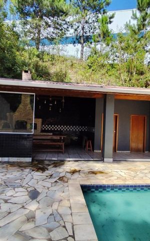Casa à venda com 550m², 6 quartos e 10 vagas Casa à venda com 550m², 6 quartos e 10 vagasPiscina