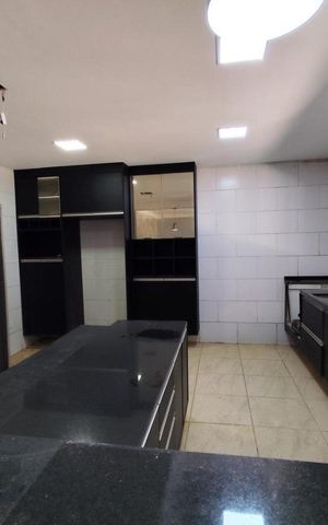 Casa à venda com 550m², 6 quartos e 10 vagas Casa à venda com 550m², 6 quartos e 10 vagasCozinha