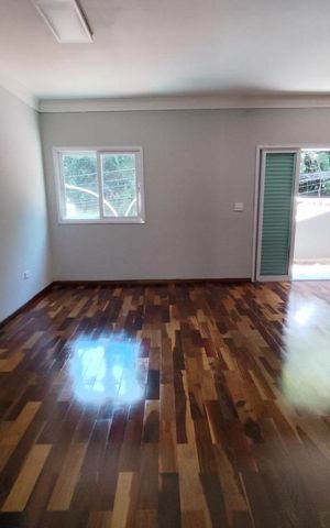 Casa à venda com 550m², 6 quartos e 10 vagas Casa à venda com 550m², 6 quartos e 10 vagasSala
