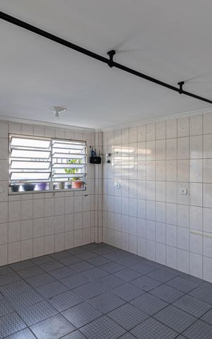 Casa à venda com 270m², 4 quartos e 2 vagas Casa à venda com 270m², 4 quartos e 2 vagasQuarto de Serviço