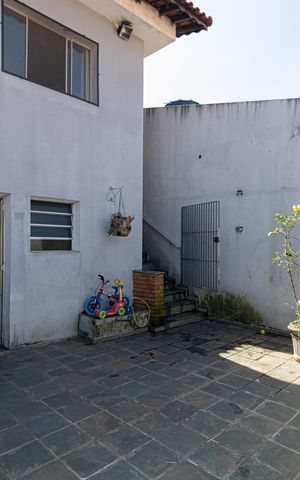 Casa à venda com 270m², 4 quartos e 2 vagas Casa à venda com 270m², 4 quartos e 2 vagasQuintal