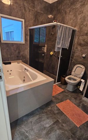 Casa de condomínio para alugar com 978m², 5 quartos e 8 vagas Casa de condomínio para alugar com 978m², 5 quartos e 8 vagasBanheiro 4