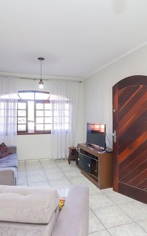 Casa à venda com 150m², 3 quartos e 2 vagasSala