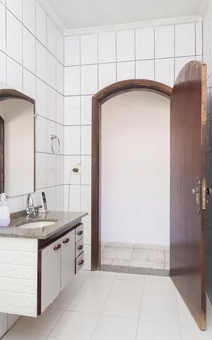 Casa à venda com 150m², 3 quartos e 2 vagasBanheiro