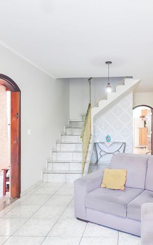 Casa à venda com 150m², 3 quartos e 2 vagasSala