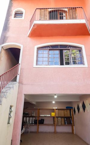 Casa à venda com 150m², 3 quartos e 2 vagasEntrada
