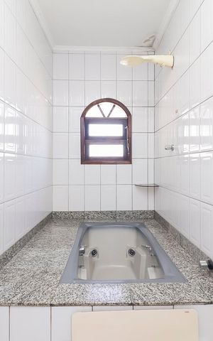 Casa à venda com 150m², 3 quartos e 2 vagasBanheiro da Suíte