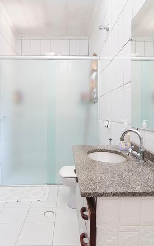 Casa à venda com 150m², 3 quartos e 2 vagasBanheiro