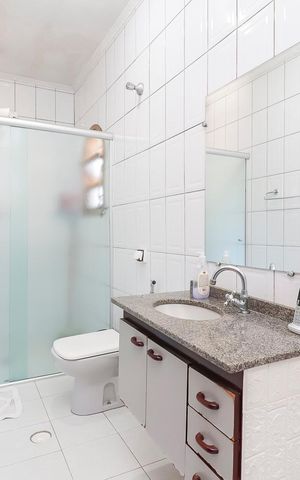 Casa à venda com 150m², 3 quartos e 2 vagasBanheiro
