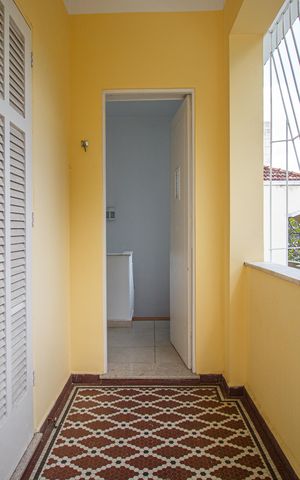 Casa à venda com 405m², 7 quartos e 4 vagas Casa à venda com 405m², 7 quartos e 4 vagasVaranda