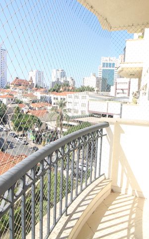 Apartamento à venda com 178m², 3 quartos e 4 vagasQuarto 4 - Varanda