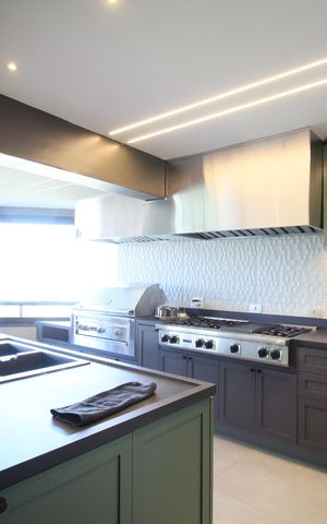 Apartamento à venda com 196m², 4 quartos e 3 vagasCozinha - Armários