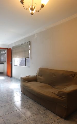 Casa à venda com 150m², 3 quartos e 2 vagasSala