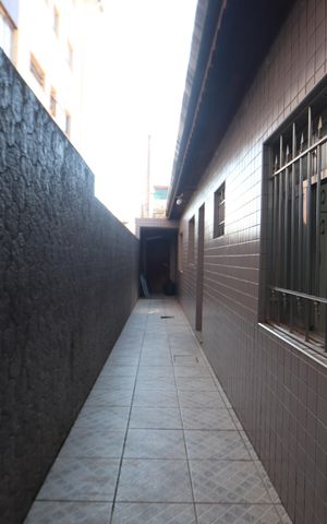 Casa à venda com 150m², 3 quartos e 2 vagasCorredor Lateral