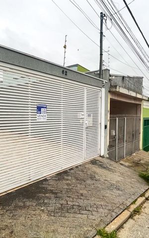 Casa à venda com 274m², 3 quartos e 6 vagas Casa à venda com 274m², 3 quartos e 6 vagasFachada