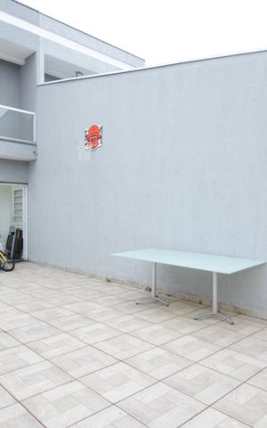 Casa à venda com 274m², 3 quartos e 6 vagas Casa à venda com 274m², 3 quartos e 6 vagasQuintal