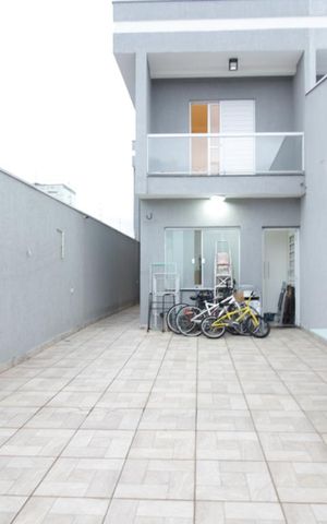 Casa à venda com 274m², 3 quartos e 6 vagas Casa à venda com 274m², 3 quartos e 6 vagasQuintal