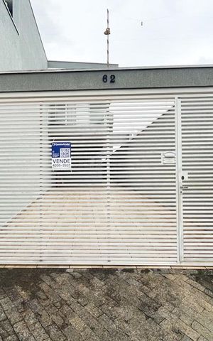 Casa à venda com 274m², 3 quartos e 6 vagas Casa à venda com 274m², 3 quartos e 6 vagasFachada