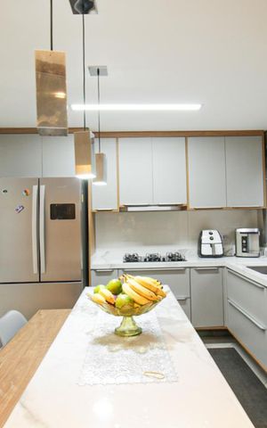 Casa à venda com 274m², 3 quartos e 6 vagas Casa à venda com 274m², 3 quartos e 6 vagasCozinha