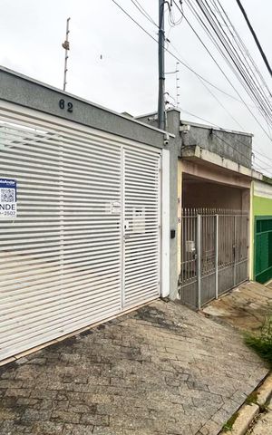 Casa à venda com 274m², 3 quartos e 6 vagas Casa à venda com 274m², 3 quartos e 6 vagasFachada