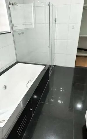Casa para alugar com 375m², 4 quartos e 3 vagas