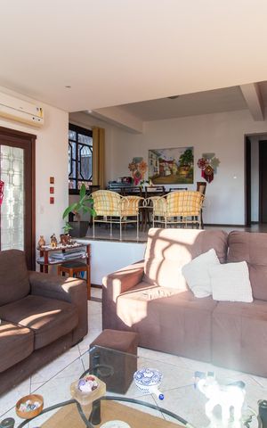 Casa à venda com 267m², 5 quartos e 3 vagas Casa à venda com 267m², 5 quartos e 3 vagassala