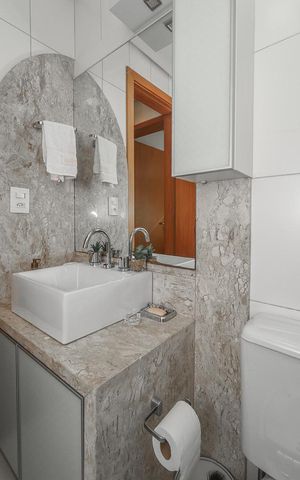 Apartamento à venda com 200m², 2 quartos e 4 vagasBanheiro Social