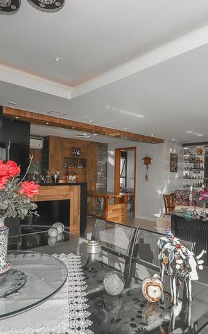 Apartamento à venda com 200m², 2 quartos e 4 vagasSala