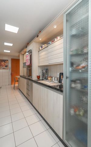 Apartamento à venda com 200m², 2 quartos e 4 vagasCozinha