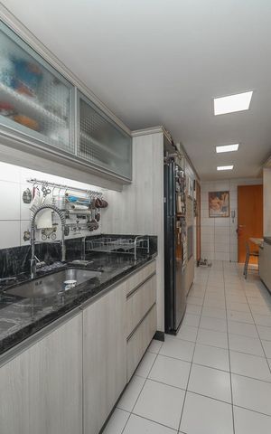 Apartamento à venda com 200m², 2 quartos e 4 vagasCozinha